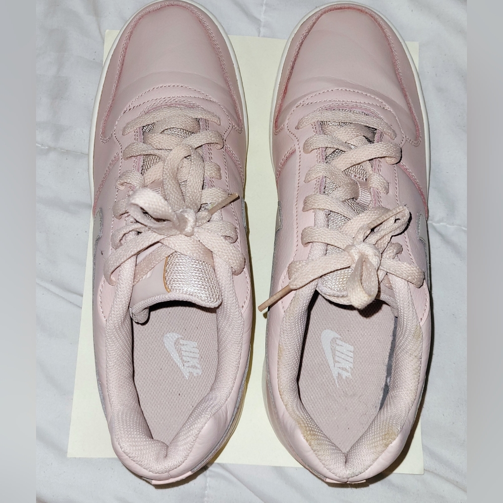 Nike - Picture 3 of 4